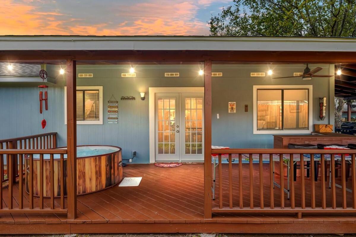 5Br Retreat With Game Room, Hot Tub & Big Yard - Sleeps 16 - 15 Min To Dt Austin Exterior photo