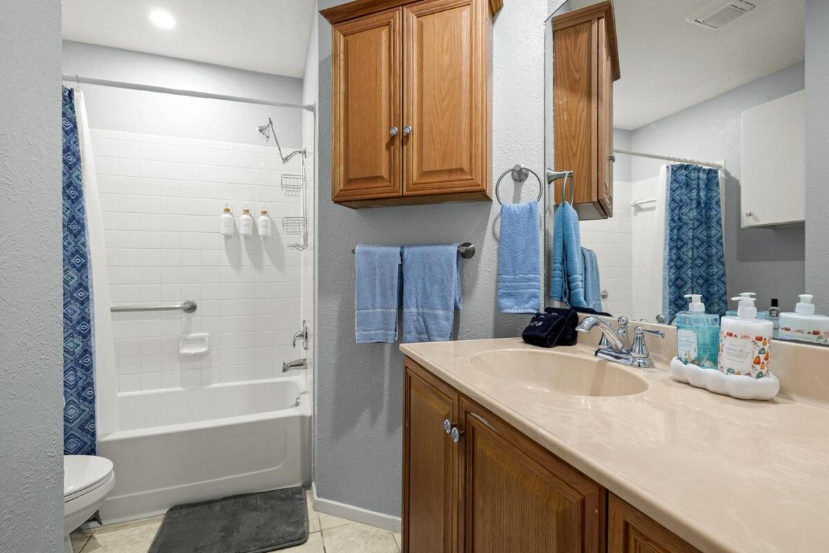 5Br Retreat With Game Room, Hot Tub & Big Yard - Sleeps 16 - 15 Min To Dt Austin Exterior photo