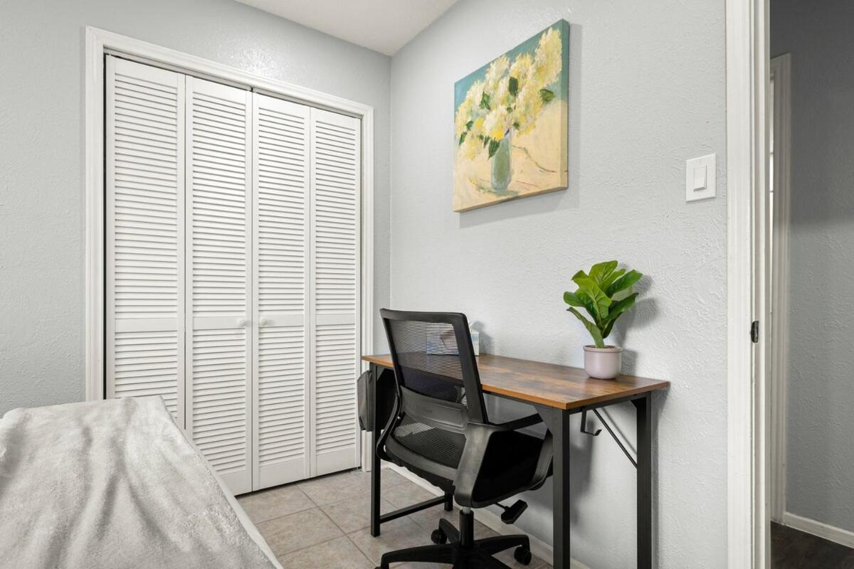 5Br Retreat With Game Room, Hot Tub & Big Yard - Sleeps 16 - 15 Min To Dt Austin Exterior photo