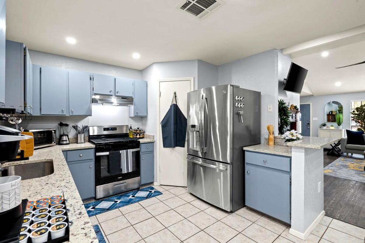 5Br Retreat With Game Room, Hot Tub & Big Yard - Sleeps 16 - 15 Min To Dt Austin Exterior photo