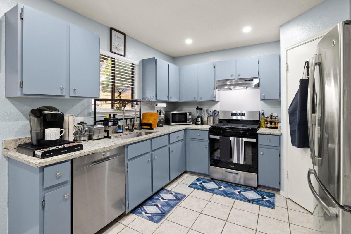 5Br Retreat With Game Room, Hot Tub & Big Yard - Sleeps 16 - 15 Min To Dt Austin Exterior photo